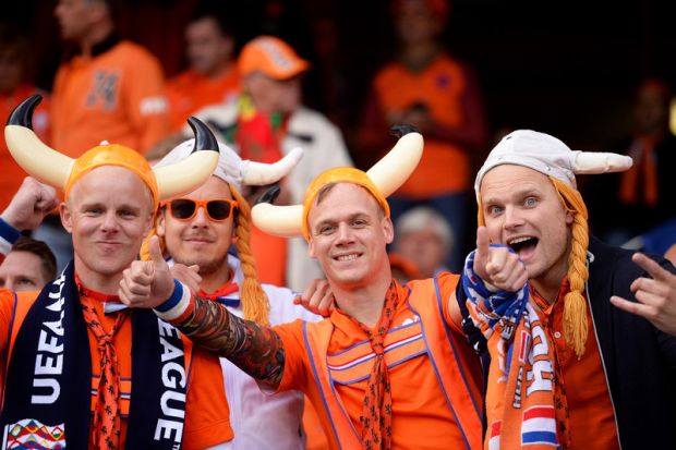 Холандија тражи модел како да врати, праве, навијаче на утакмице